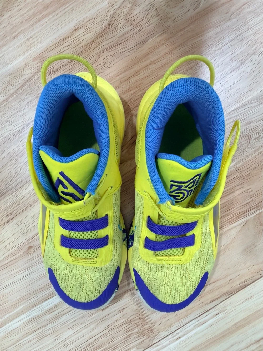 Nike Kids Yellow Sneakers with Blue Accents